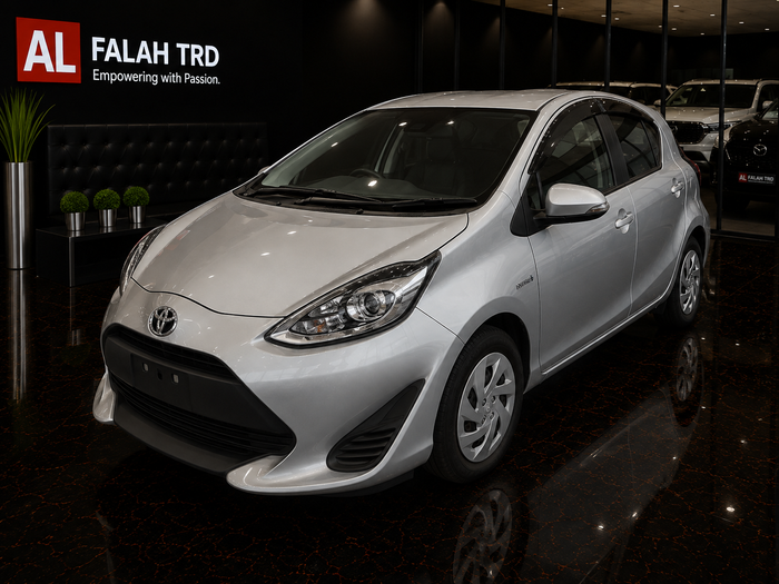 TOYOTA AQUA L